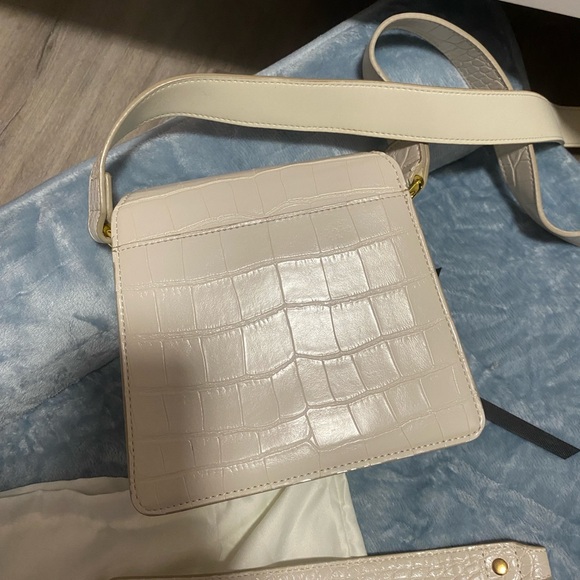 JW PEI Women FAE top handle crossbody - Picture 3 of 9